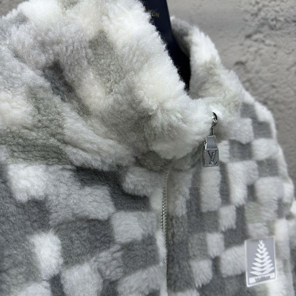 【LVSKIモコモコ温か】★ルイヴィトン★Fleece ブルゾン 偽物 1AGK11